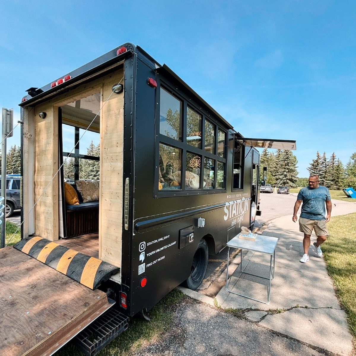 NAMB_SBC's tweet image. POV: Brewing up gospel conversations! ☕️
The @GenSend team in Calgary helped Grace City Church leverage this coffee truck to engage their community with the gospel and invite new people to their church. 🙌
🙏 Pray for these students as they finish up their time serving here.