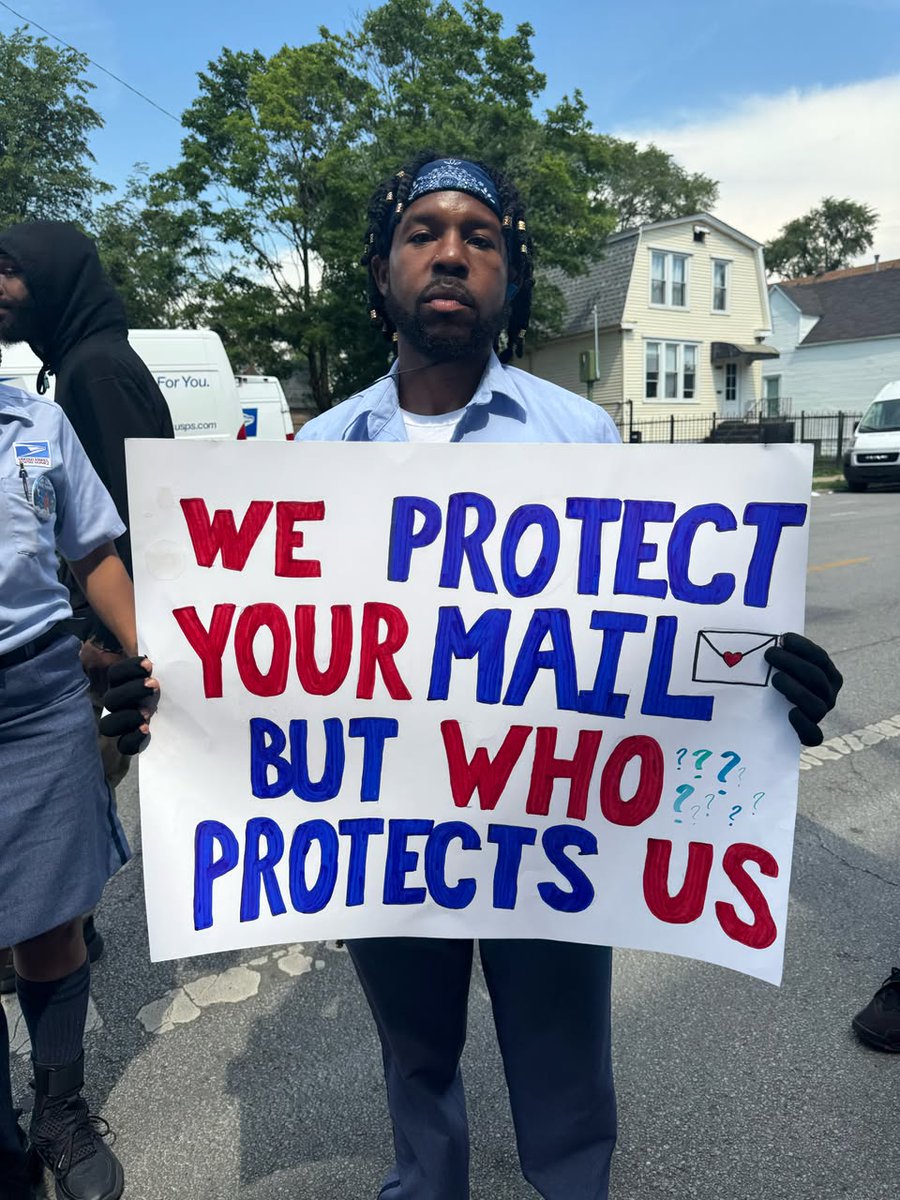 ILAFLCIO's tweet image. Mail carriers are frontline workers and face assaults nearly everyday.
Nearly a year ago, Octavia Redmond, lost her life on the job. Yet true safety reform is still lacking.
We stand with the NALC and demand more be done to protect the essential workers that deliver our mail!