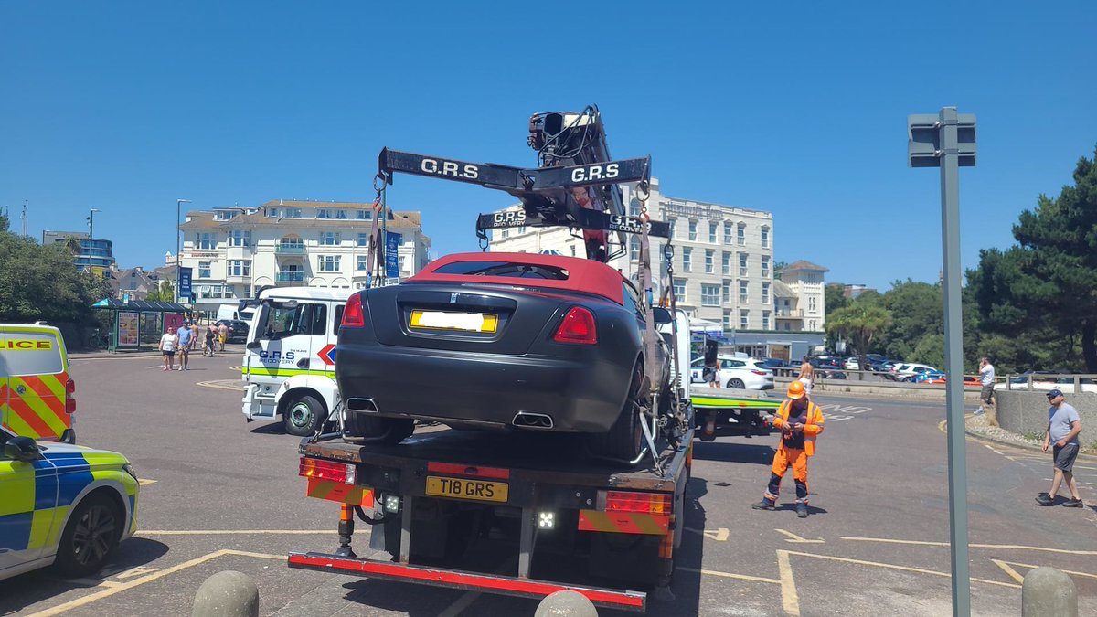 BCPCouncil's tweet image. We continue to remove cars that obstruct. Here are two more that we've ticketed and towed this afternoon.
Visiting Bournemouth tomorrow? Please use Avenue Road or Richmond Gardens MS Car Parks as these have plenty of capacity and a short walk from the seafront.