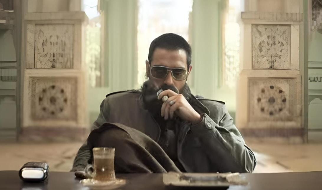 UrbanAsian's tweet image. Arjun Rampal Reacts on the Overwhelming Response to Dhurandhar&apos;s First Look: I hugged Aditya Dhar soon after seeing the incredible outpour of love #Dhurandhar #ArjunRampal urbanasian.com/featured/2025/…