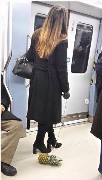 Stéphanie, influenceuse pizza hawaïenne