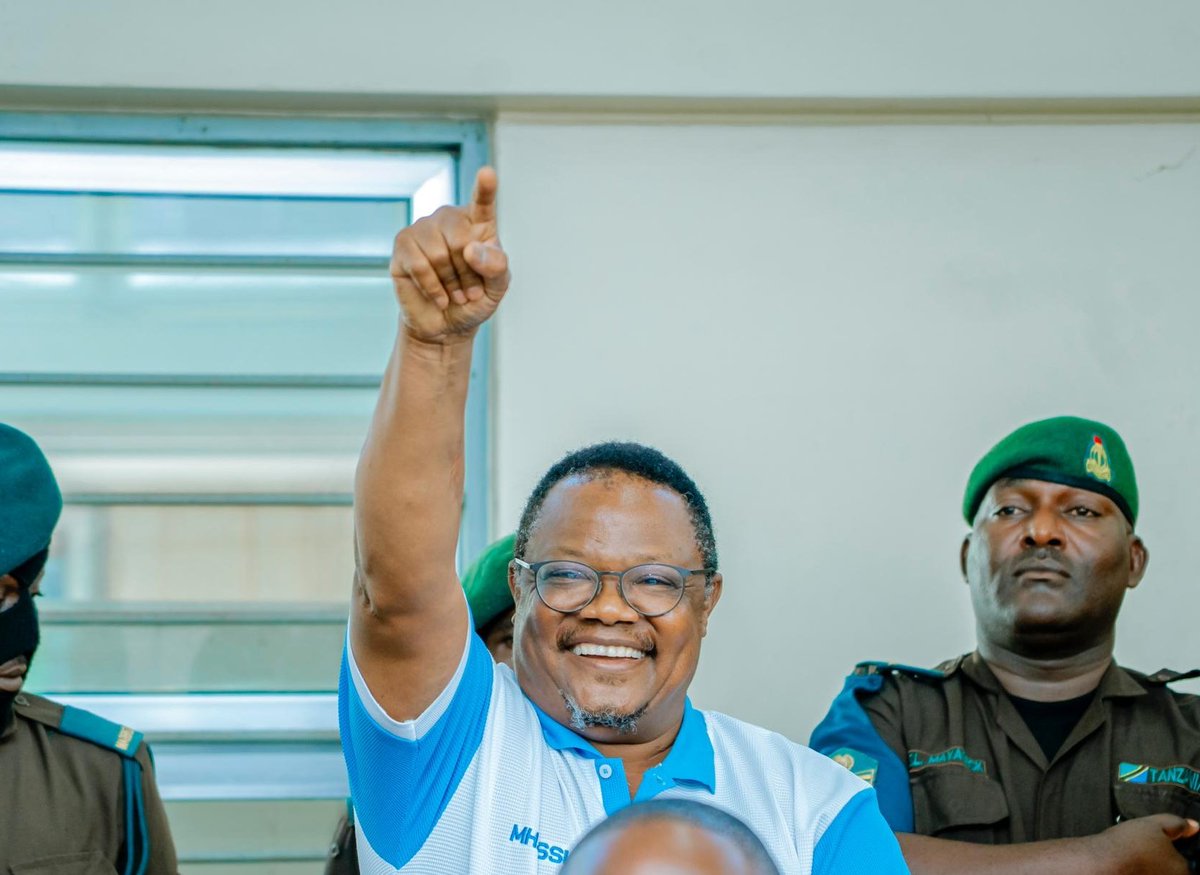 ExMayorUbungo's tweet image. Hatimaye CCM waanza rasmi kumlilia Tundu Antipas Lissu na CHADEMA!
Leo nimepokea simu zaidi ya 20 zote za watia nia ubunge kwa tiketi ya CCM ambao majina yao yamekatwa bila sababu ya msingi katika vikao vya CCM ngazi ya wilaya.
Ujumbe wao kwa pamoja ni....
1.Viongozi wa CCM…