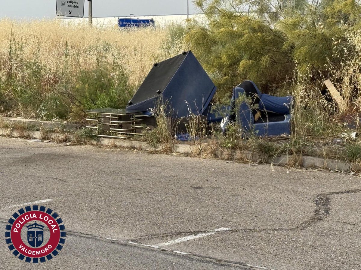 policiavaldmoro's tweet photo. ✍️Denuncia de una persona tras realizar 4 vertidos en diferentes puntos del municipio (polígonos industriales).

Desde mayo👉 investigación para localizar al autor de estos vertidos, que usaba vehículos de alquiler.

Logramos su identificación gracias a la colaboración ciudadana. https://t.co/yqzGg9ryJI