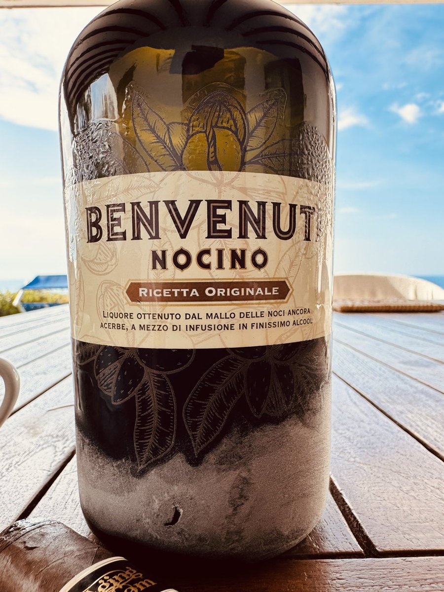 S_Andreoni's tweet image. #Aperitivo
@AgingRoomCigars Quattro #Cigar and NOCINO. Now, can I find this walnut amaro in Canada or should I stuff my luggage?