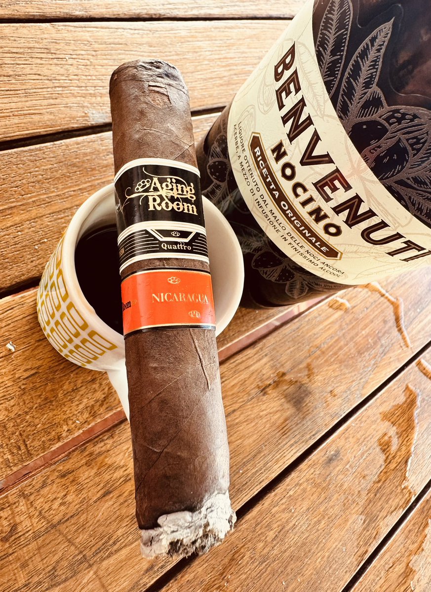 S_Andreoni's tweet image. #Aperitivo
@AgingRoomCigars Quattro #Cigar and NOCINO. Now, can I find this walnut amaro in Canada or should I stuff my luggage?