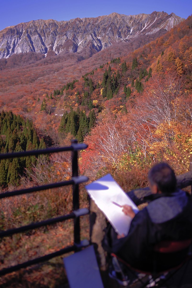 画家は現場で絵を描くな
写真に撮って自宅でゆっくり、描く訳にはならないんだろな

本物と写真では
立体感が違うからな

#風景写真
#画家
#鍵掛峠