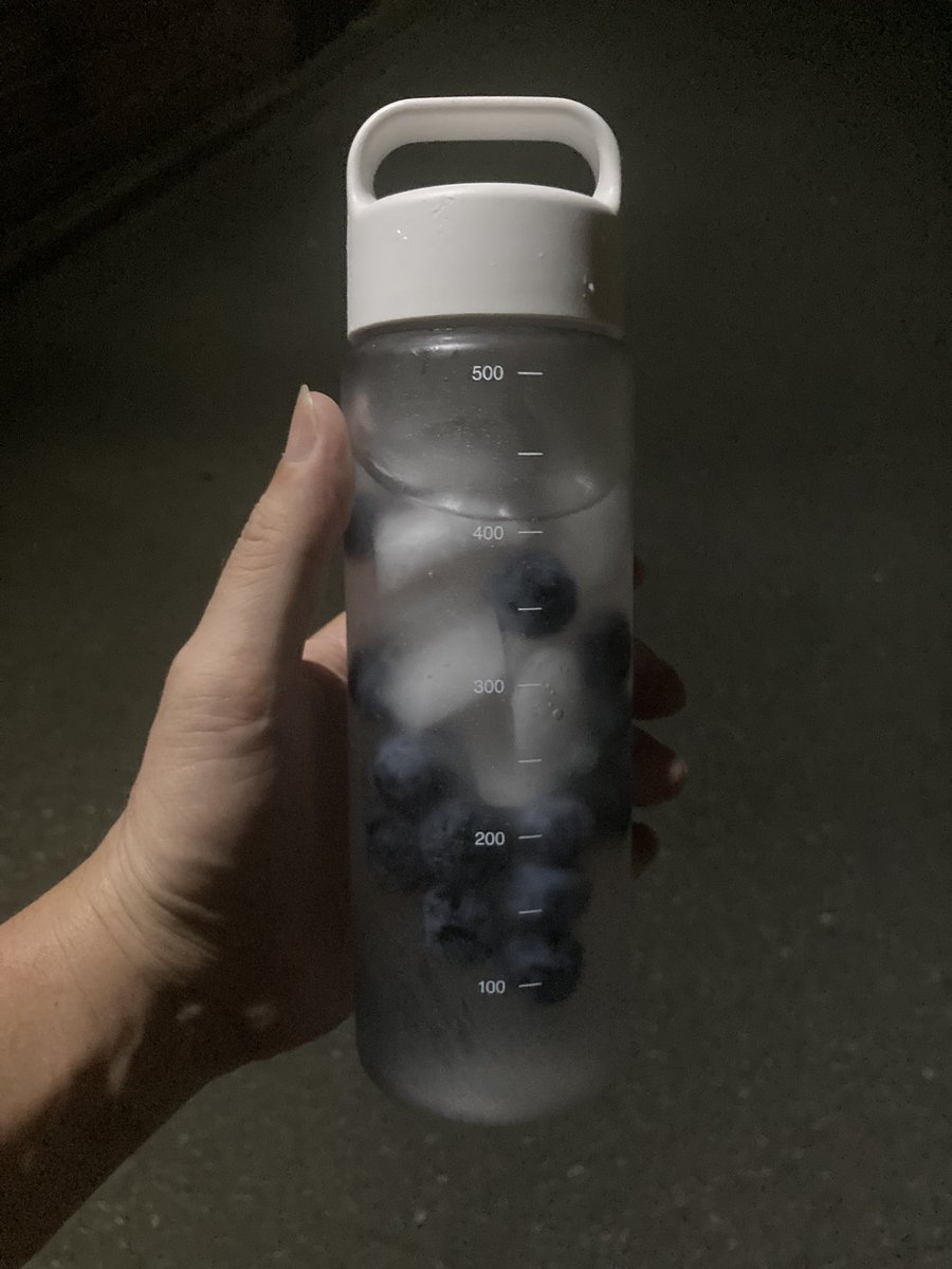 今夜も徘徊×2〜🚶…

🫐スペシャルドリンク‼️

#深夜徘徊老人会