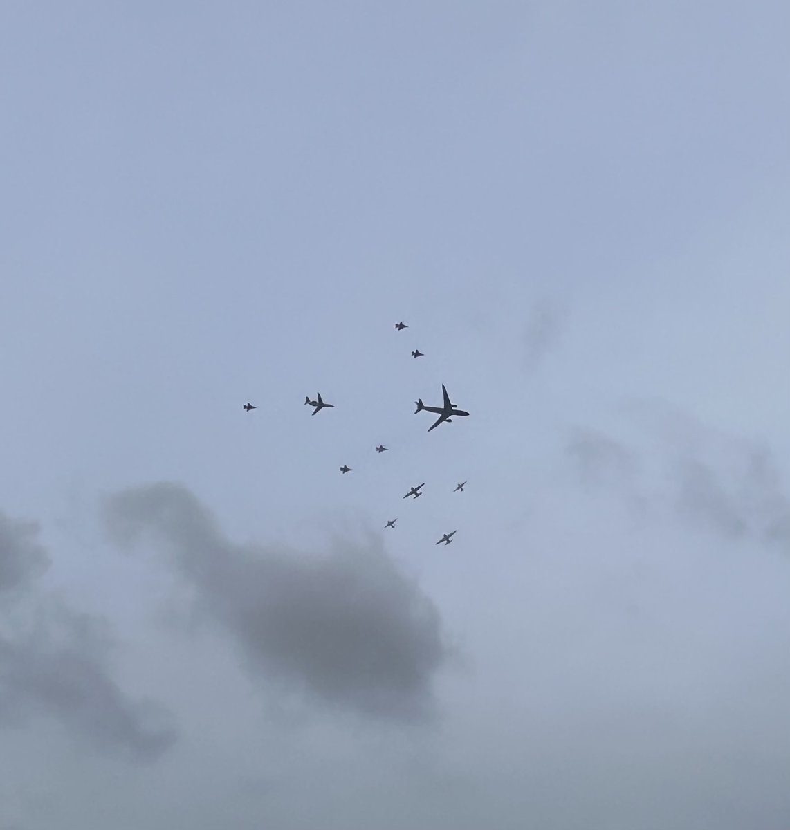 This evening, residents in eastern Singapore had a good view of <a href="/TheRSAF/">The RSAF</a> formations practising for Singapore’s National Day Parade on 9 Aug’25. MRTT, Fokker 50s, G550 AEW, C-130s n F-16s cross paths while in holding pattern. 

Rehearsals take place every Saturday till 9 Aug.