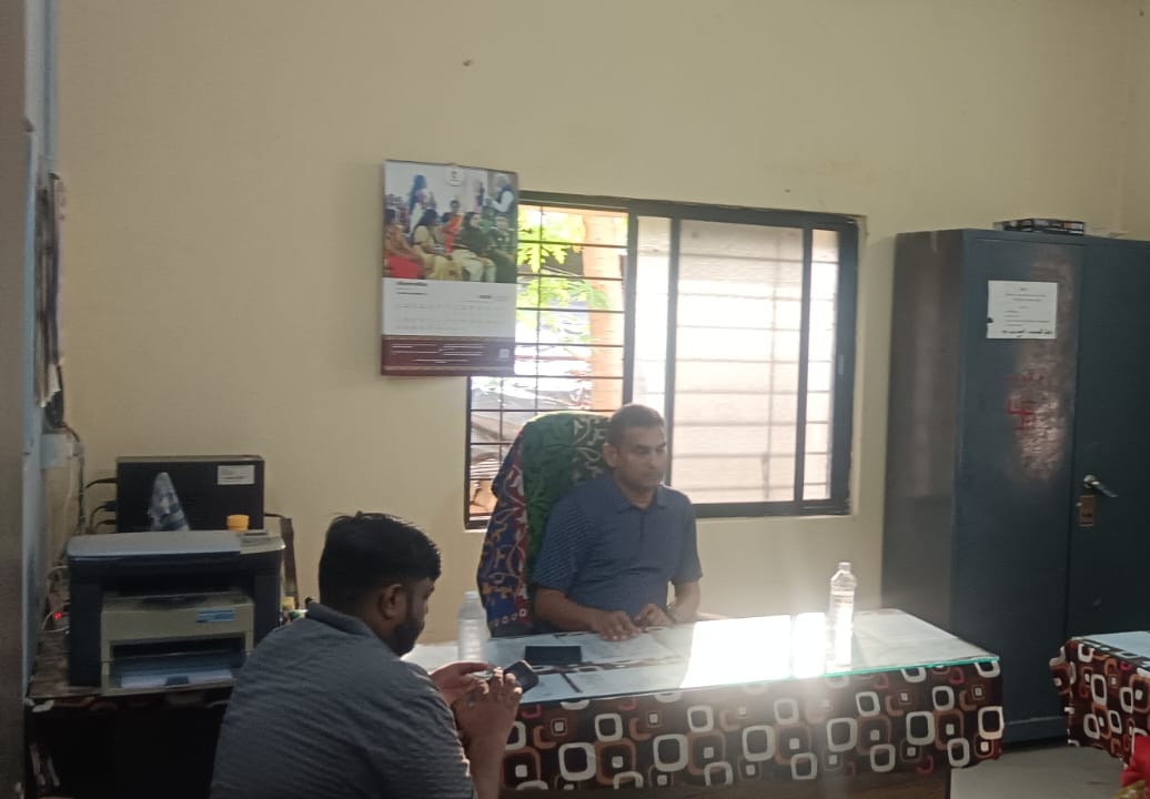 CollectorAhd's tweet photo. આજરોજ દશક્રોઇ તાલુકાના વડોદ ગ્રામ પંચાયતની મુલાકાત લેવામાં આવી. 
તલાટી સામાન્ય દફતર તપાસણી કરી રેકર્ડ નિરીક્ષણ કરવામાં આવ્યું. કચેરી રેકર્ડ નિભાવણી યોગ્ય રીતે રાખવા તથા નાગરિકોને તકલીફ ન પડે તે બાબતની તકેદારી રાખવા જરૂરી સૂચન આપવામાં આવ્યા. https://t.co/PMd9bszOig
