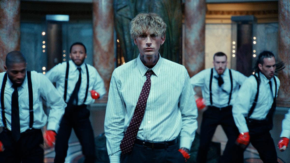 PopDataMusic's tweet photo. "vampire diaries" by @machinegunkelly debuts at #146 on today's US Spotify chart with over 389k streams. https://t.co/gP3uYIxzC6