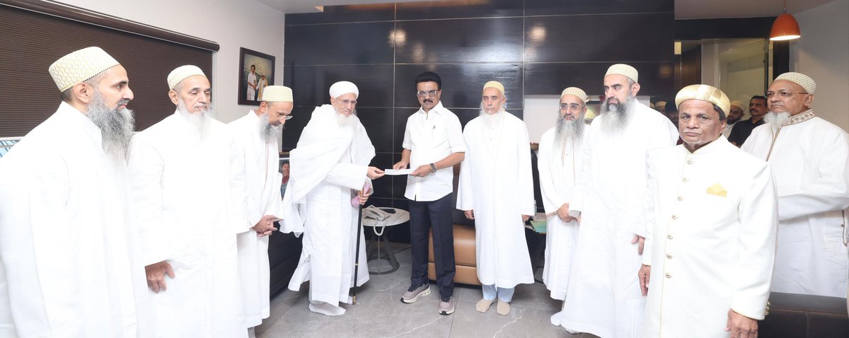 DrSubair_Khan's tweet photo. Hon'ble CM Thalaivar @mkstalin's support for Ashara Mubaraka congregation & the #DawoodiBohra's generous contribution to #CMPRF demonstrate strong bonds & shared commitment to social good between Govt of Tamil Nadu & the Dawoodi Bohra community.

Shining example of mutual respect and cooperation!

#CMMKStalin #UnityInDiversity