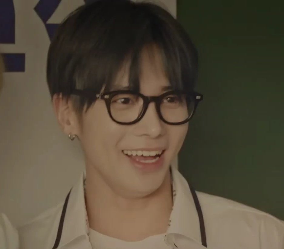 Taehyunfess's tweet image. tyun! jangan lupa streming dulu sambil nunggu jam 10 hehe ^^
open.spotify.com/album/1Ct91vpC…