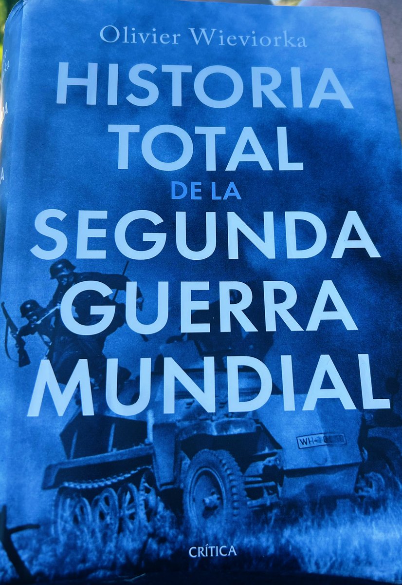 ¿Se puede contar toda la Segunda Guerra Mundial en un solo libro?
Olivier Wieviorka lo intenta con su monumental Historia Total de la Segunda Guerra Mundial.
Una obra que desmonta mitos, conecta frentes, y ofrece una mirada crítica, política y moral del conflicto.