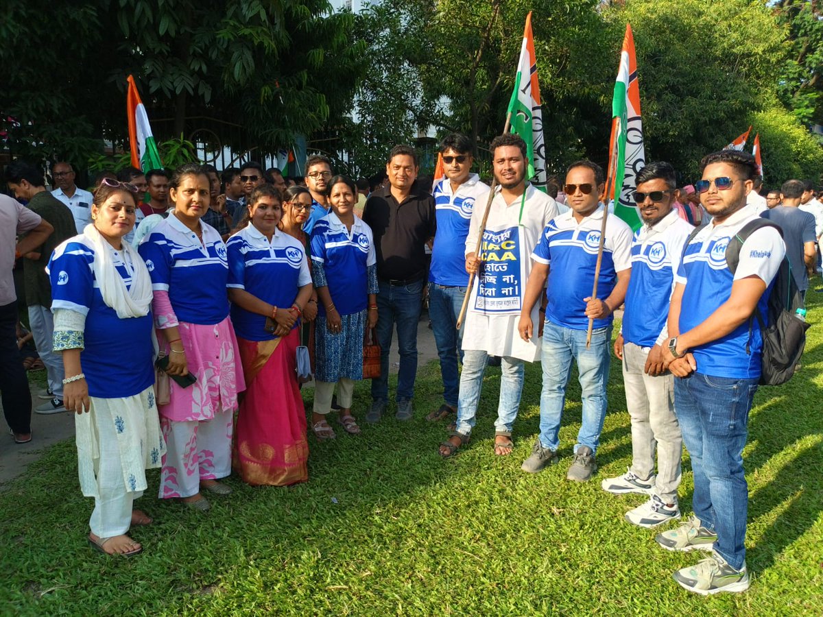 KhelaHobe2024's tweet photo. সম্প্রীতি রক্ষার লড়াই ও কেন্দ্রীয় সরকারের স্বৈরাচারী NRC -র বিরুদ্ধে শহর শিলিগুড়ির রাজপথে তৃণমূল কংগ্রেসের মহামিছিলে আমাদের KhelaHobe টিমের সদস্যরা l 
#NoNRC #NoCAA #KhelaHobe https://t.co/tKgsBZiAro