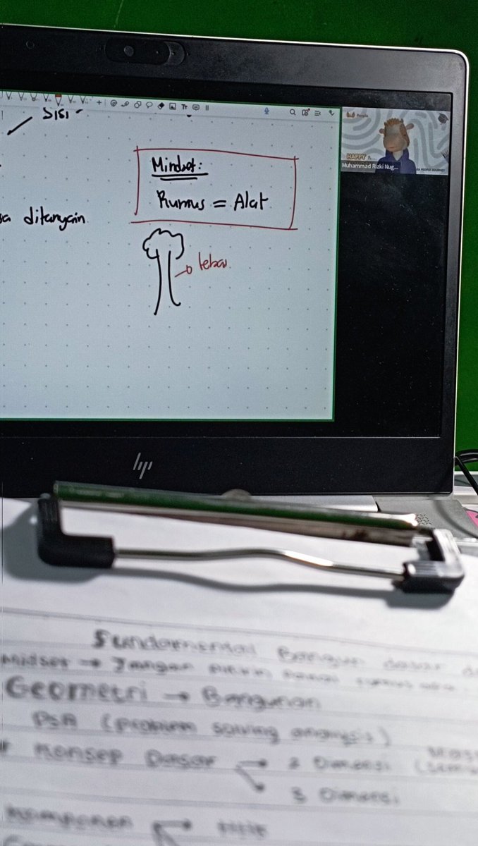 rubykaykayy's tweet image. mmm ini day 6🤨🤨 but gaada kelas hari ini, tapi tetep nyimak materi yang dikirim tentang bangun datar dan bangun ruang, masih sama guy's!! bareng @simakaraid lagiiii🙀🙀