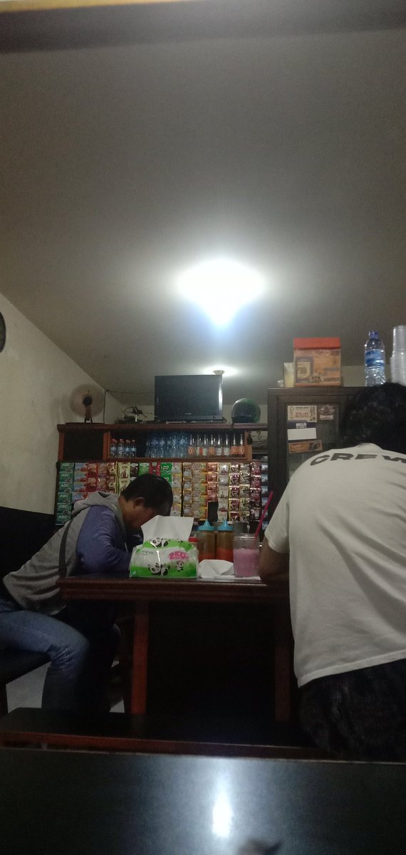 seakan hilang arah