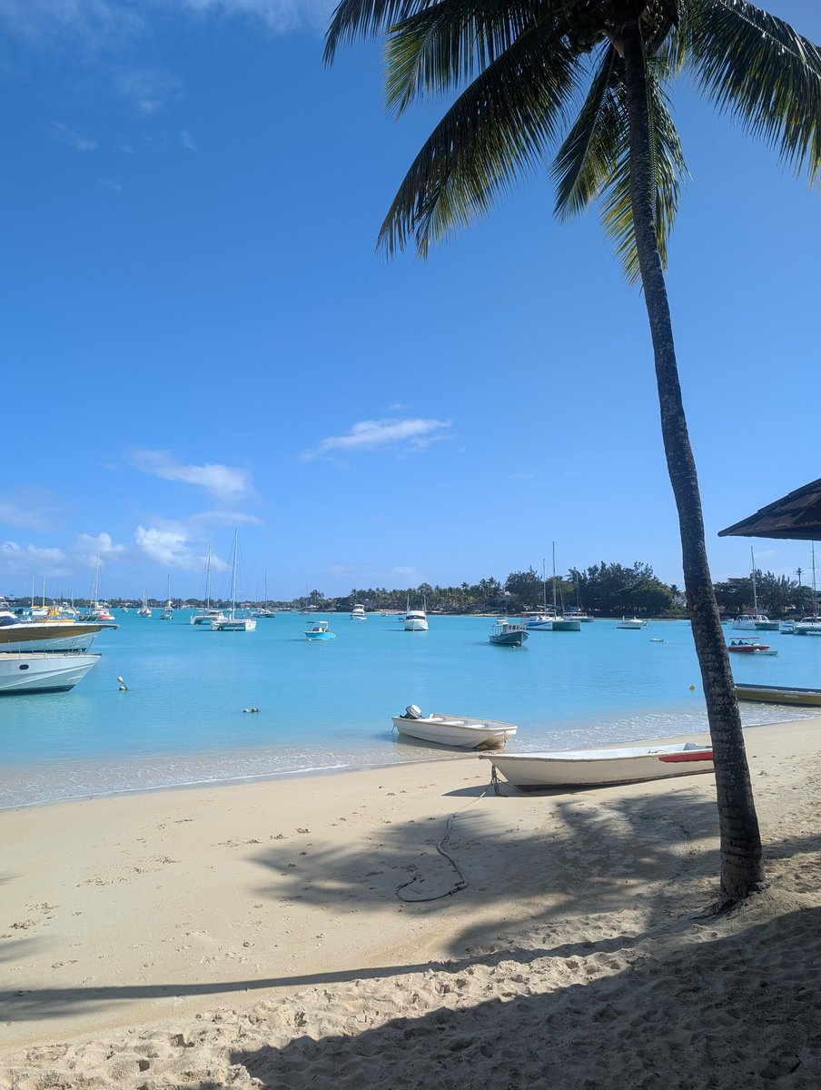 S26PHY's tweet image. Mauritius 🇲🇺 isn&apos;t so bad either! 

Don&apos;t think I&apos;m coming home....
