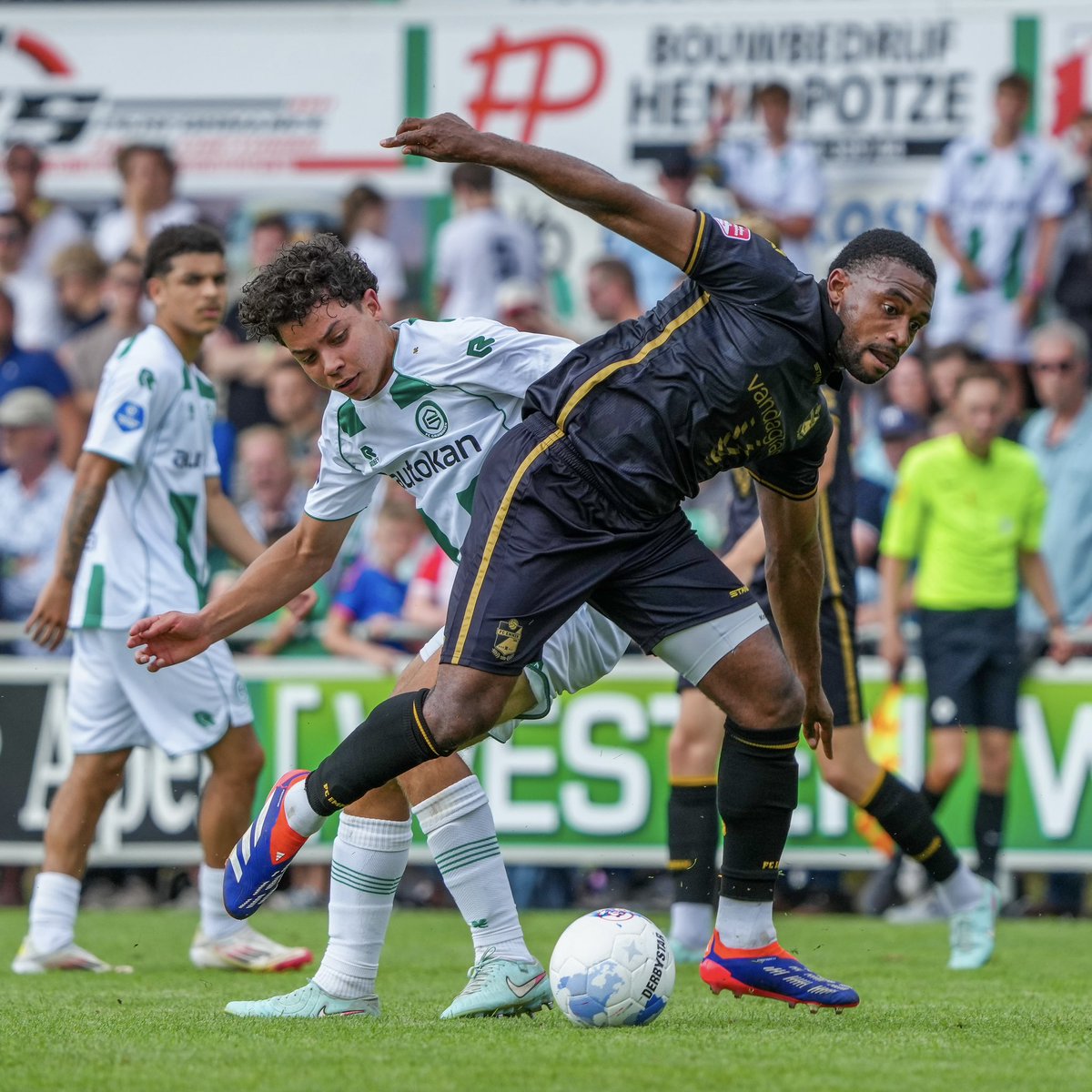 FC Emmen (@fc_emmen) on Twitter photo Bedankt voor een mooie middag, <a href="/DeGroenwitter/">🟢⚪️ v.v. Musselkanaal 🟢⚪️</a> en <a href="/fcgroningen/">FC Groningen</a>! 👏
#groEMM #100jaarEmmen #VanOnsVeurAltied #HIERKOMIKWEG Bedankt voor een mooie middag, <a href="/DeGroenwitter/">🟢⚪️ v.v. Musselkanaal 🟢⚪️</a> en <a href="/fcgroningen/">FC Groningen</a>! 👏
#groEMM #100jaarEmmen #VanOnsVeurAltied #HIERKOMIKWEG