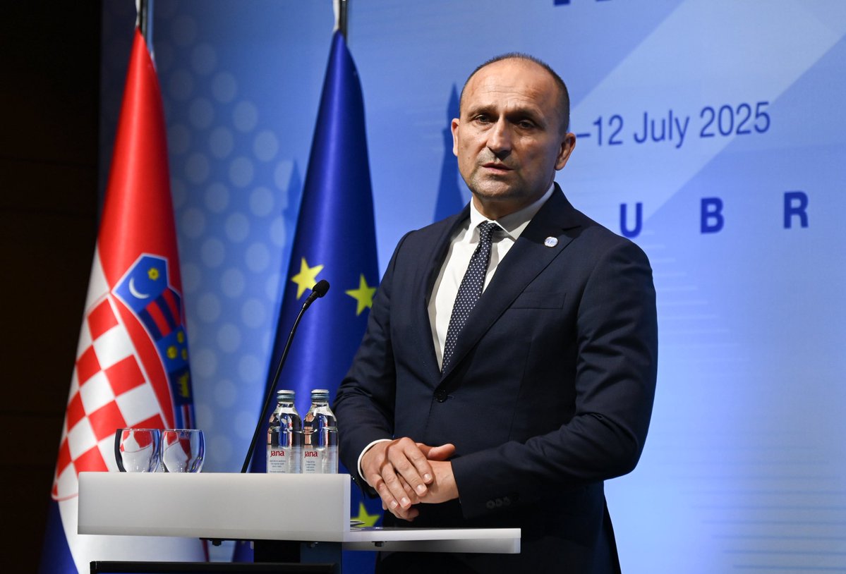 ivananusic12's tweet image. Tijekom @DubrovnikForum 2025 sudjelovao sam na panelu o europskim obrambenim sposobnostima s ministrom za europske poslove Češke 🇨🇿 Martinom Dvořákom, @DepSecGenNATO Radmilom Shekerinskom i američkim kongresnikom 🇺🇸 Michaelom Turnerom.
Hrvatska, kao članica NATO-a i EU, ove je…