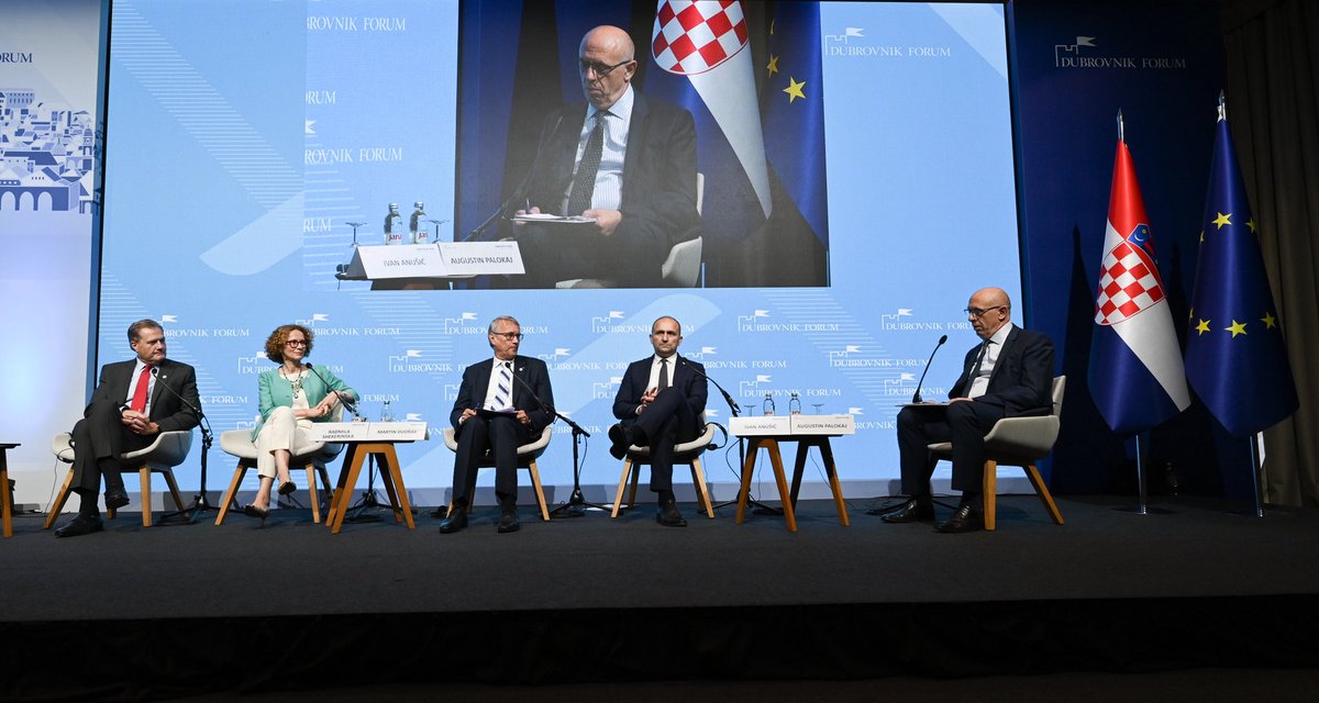 ivananusic12's tweet image. Tijekom @DubrovnikForum 2025 sudjelovao sam na panelu o europskim obrambenim sposobnostima s ministrom za europske poslove Češke 🇨🇿 Martinom Dvořákom, @DepSecGenNATO Radmilom Shekerinskom i američkim kongresnikom 🇺🇸 Michaelom Turnerom.
Hrvatska, kao članica NATO-a i EU, ove je…