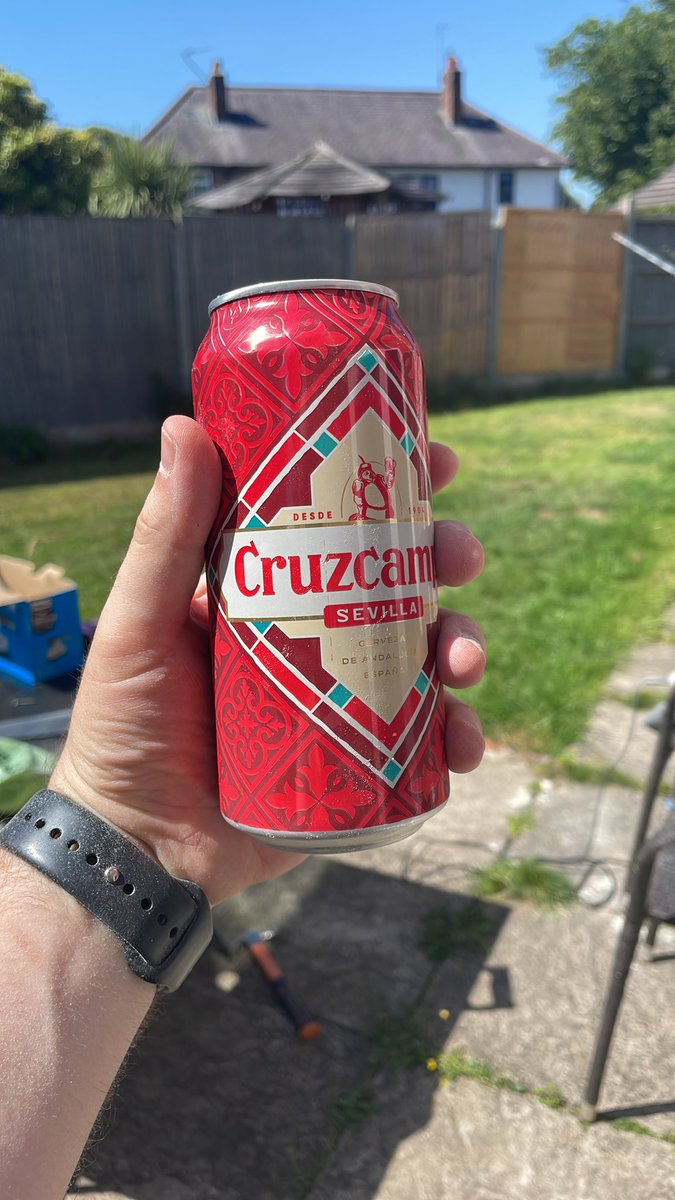 mikewhomwrites's tweet image. Story pitch
Instead of Call of Cthulhu-
Call of Cruzcampo.
It’s about an author who should be doing DIY, but when a 31 degree heatwave strikes, he starts hearing voices. Suddenly, he is hiding in the shade, not completing jobs and drinking this mysterious yet delicious drink.