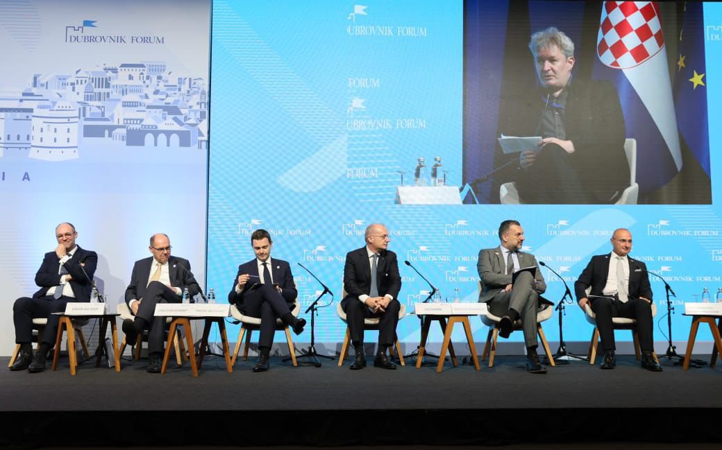 IgliHasani's tweet image. A short but meaningful stop in 🇭🇷 Dubrovnik for #DubrovnikForum2025, with a clear message:
The Western Balkans is not Europe’s waiting room — it’s part of its strategic core.
🇦🇱 Albania is advancing — with four negotiation clusters open, our path to the EU is strategic,…