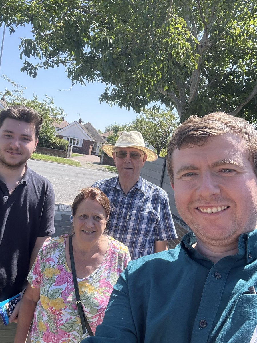 ConservativesSP's tweet image. Today we’ve been out speaking to local residents in Southport (in the slightly warm weather).

Lots of people very unhappy with Labour.

It’s a 2 horse race in Southport between Conservatives and Labour.

The best way to get Labour out of Southport is to #VoteConservative