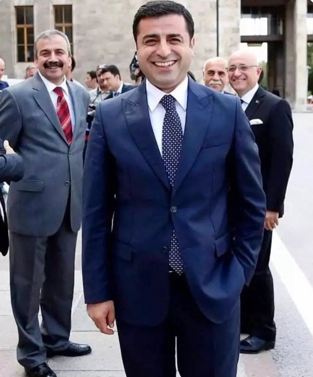 Selahattin Demirtas' in özgürlügü, demokrasinin ve adaletin sesidir…
"Barışın kaybedeni olmaz."
#DemirtasaÖzgürlük #AdaletSimdi
