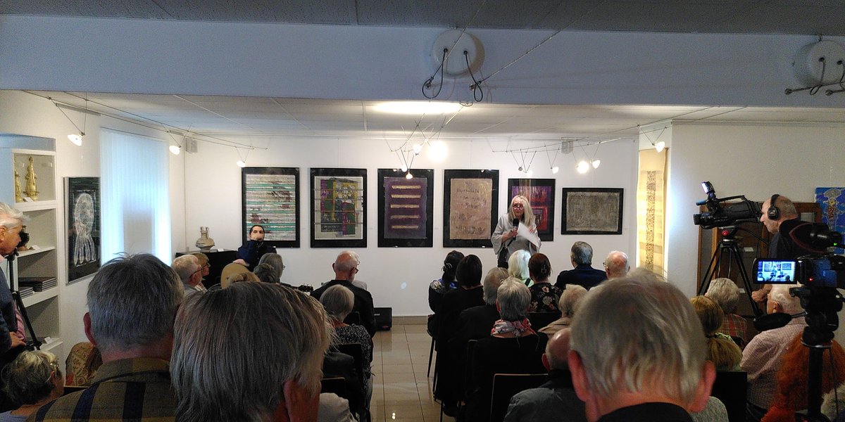 Wieder übervoll die Vernissage in der Galerie denkART mit Werken des verstorbenen Fritz Schönfelder sonnenberg-chemnitz.de/4914/besuch-be… den wir vor 12 Jahren zu einer großartigen Führung besucht haben. Und  organisiert, zusammen mit eigenen Werken, von seinem Freund Raimund Friedrich.