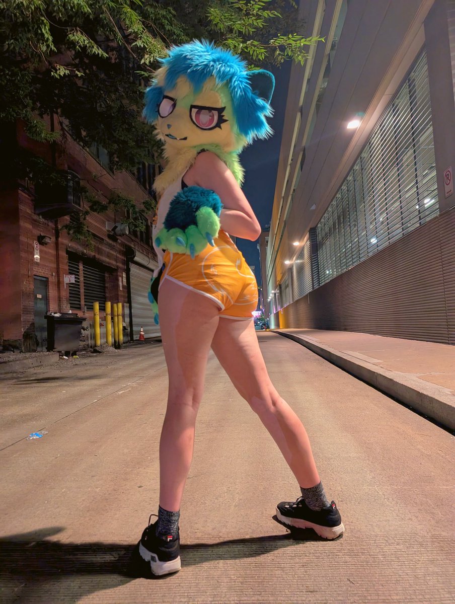 Let’s take a shortcut ✨

📸: <a href="/rynnesis/">RYNN!</a>
🪡: <a href="/laughingmaw/">Laughingmaw ➡️ CHOMP</a>
