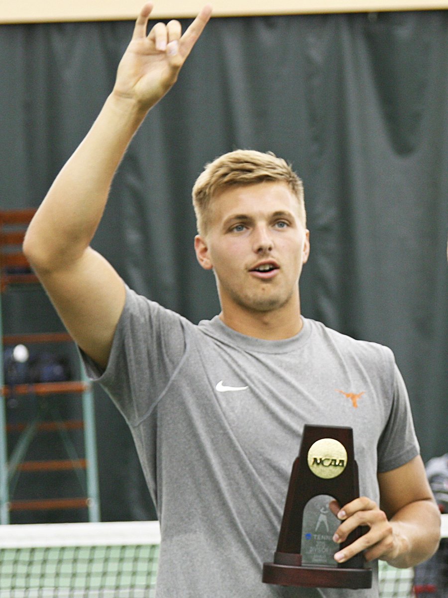 TexasMTN's tweet image. How it started โก How it's going
2015 @NCAATennis Doubles Champion
2025 #Wimbledon Doubles Champion
#HookEm ๐ค๐พ | @ITA_Tennis