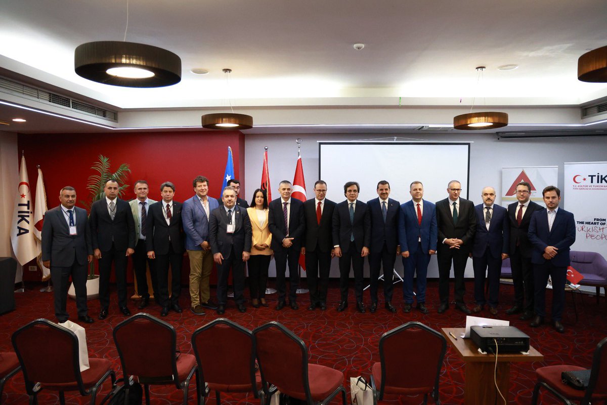 🇹🇷 <a href="/AdaletAkademisi/">Türkiye Adalet Akademisi</a>, Kosova Adalet Akademisi ve Arnavutluk Hâkimlik Okulu iş birliğinde Priştine’de düzenlenen Uyuşturucu Suçlarıyla Mücadele Çalıştayında, tarafımdan “Uluslararası Hukuk Bağlamında Uyuşturucu ve Uyarıcı Madde Suçları” konusunda sunum yapılmıştır. (10-11.7.2025)