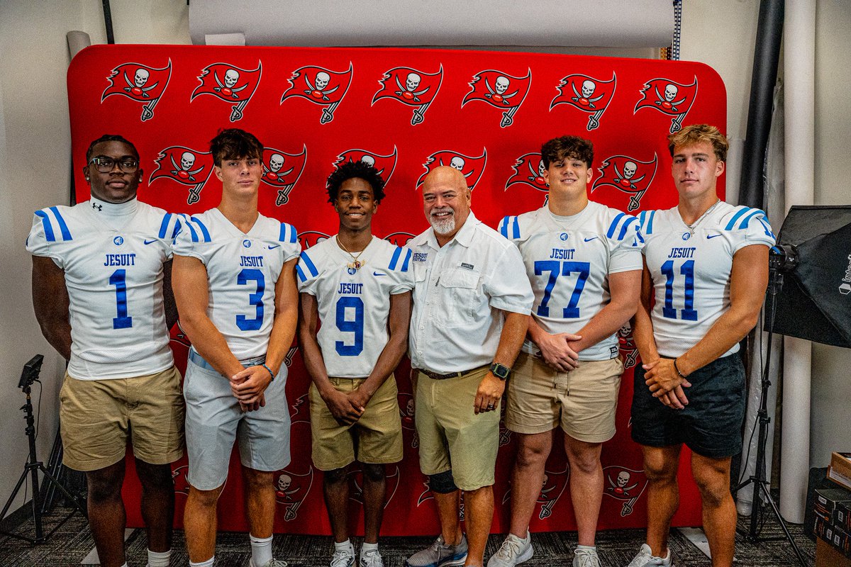 BIGHITSLIVE (@bighitslive) on Twitter photo <a href="/JesuitTigers_FB/">Jesuit Tigers Football</a> In the house for <a href="/BucsFoundation/">Tampa Bay Buccaneers Foundation</a> and <a href="/FlaHSFootball/">FloridaHSFootball.com</a> highschool media day! <a href="/JesuitTigers_FB/">Jesuit Tigers Football</a> In the house for <a href="/BucsFoundation/">Tampa Bay Buccaneers Foundation</a> and <a href="/FlaHSFootball/">FloridaHSFootball.com</a> highschool media day!