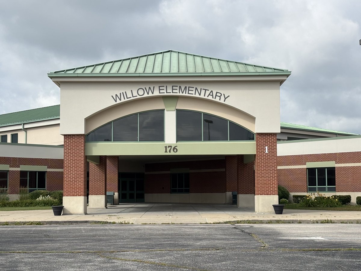 AvonSupt's tweet image. A whole lot of work has happened in @OrioleTweets schools this summer - including converting 2 intermediate schools to K-5 elementary schools. Made real when I saw new signage go up! Outside made even better without portable classrooms!