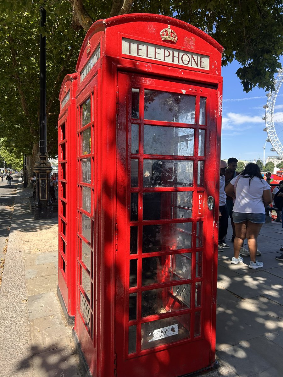 repeverdeen's tweet image. good afternoon london, day 2! ☎️🕰️🎡🤍