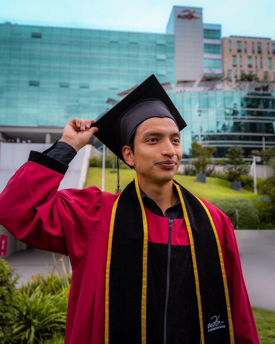 UDLAEcuador's tweet photo. #GradosUDLA | 🎓 ¡Hoy es el gran día! 🥹 Nuestros graduados están llegando llenos de alegría y entusiasmo. La emoción se siente en el aire. 🎉 ¡Estamos listos para celebrar en grande!
¿Qué les dirías en este día tan especial? 🙌 https://t.co/e6R2oOnQ2Q