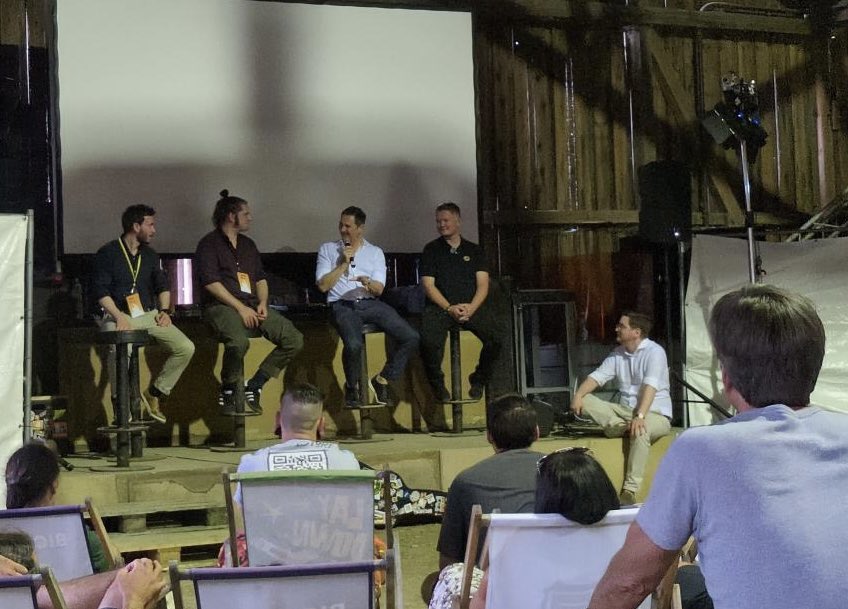 janbertram's tweet image. Großes Interesse beim Afuerafest Free Cities Deep Dive mit @titusgebel, @NiklasAnzinger, @TimStern14 und @petermiyoung.