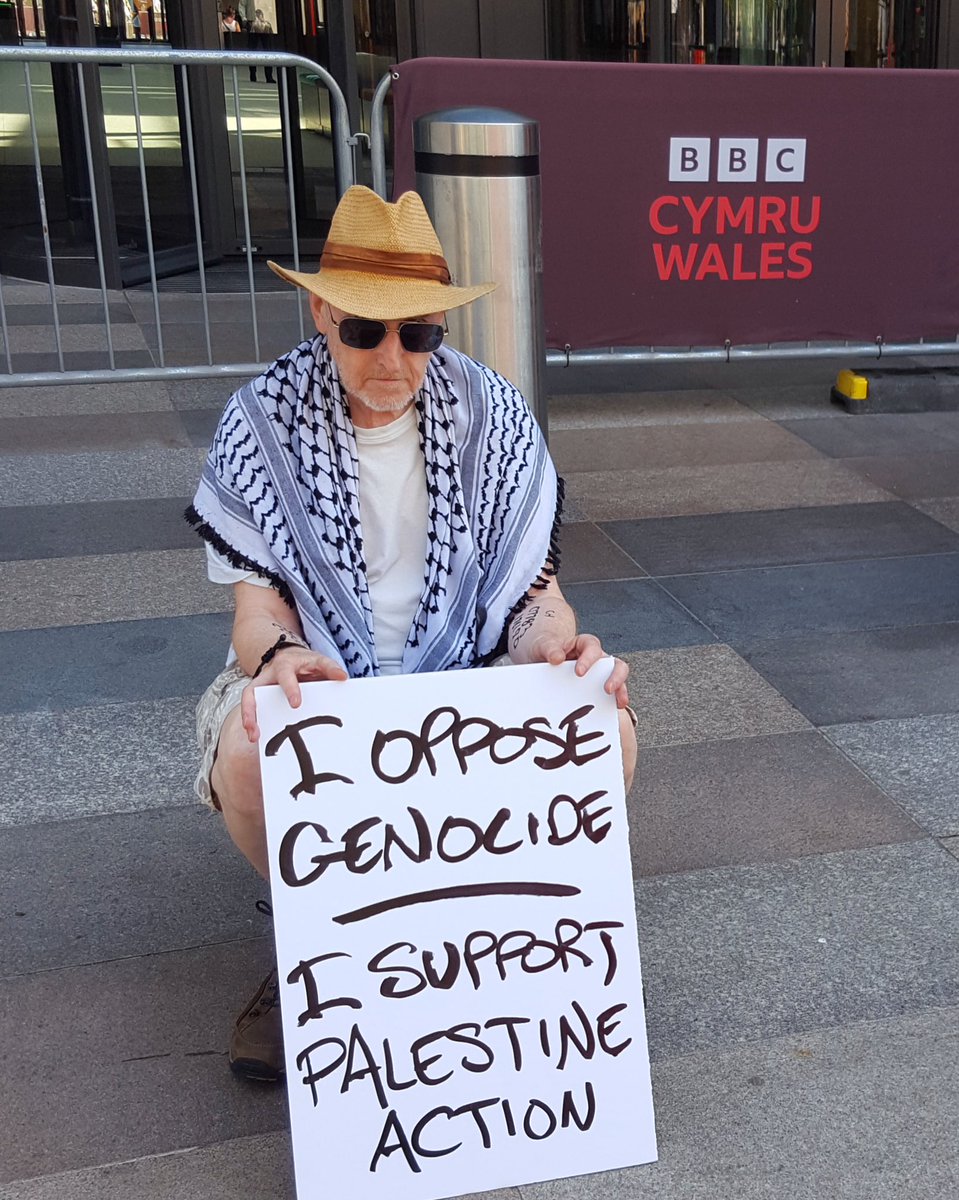 BREAKING IN CARDIFF (Caerdydd) - Police are moving in on a group of 13 people who are sat outside the BBC Cymru HQ.

The group are holding signs with “I OPPOSE GENOCIDE - I SUPPORT PALESTINE ACTION” written on them.

46 arrests have already taken place in London for the same act.
