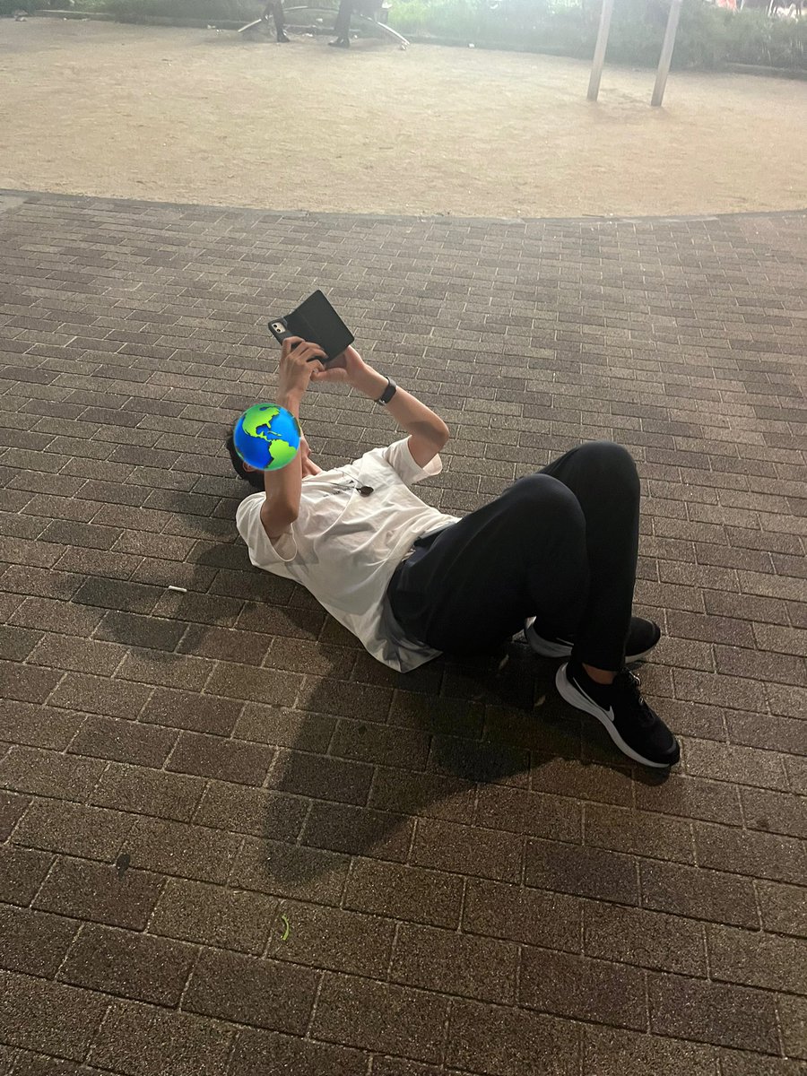 酒 / 立秋 feat.ちょこ

さ～け！

酒ひとつ　酒ふたつ　酒みっつ　数えてたら
あっとゆうまに　ベロベロベロ
あっち見ても　こっち見ても
酒世界　酒ばかり　酒林一　酒の神
酒のこと知りたい歌
ささささささささささ