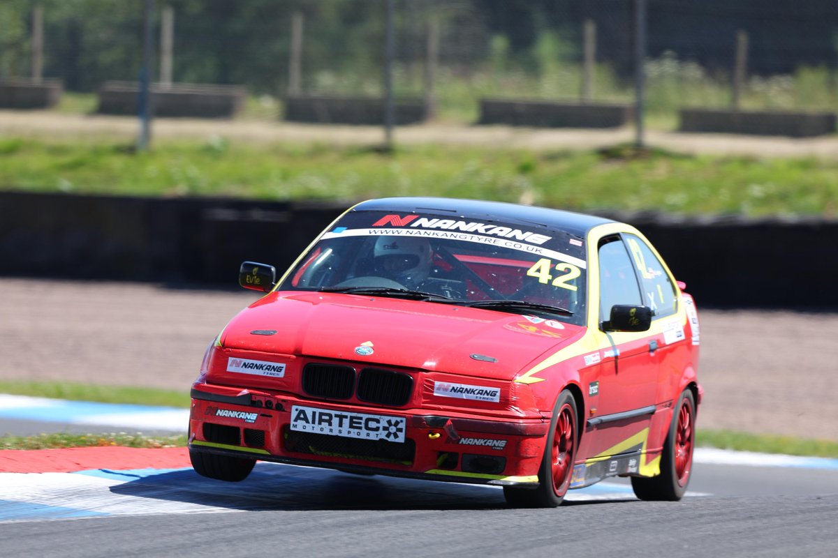 krcircuit's tweet image. ๐๐ก๐ ๐ญ๐ซ๐๐๐ค ๐ญ๐๐ฆ๐ฉ๐๐ซ๐๐ญ๐ฎ๐ซ๐ ๐ข๐ฌ ๐ก๐ข๐ ๐ก ๐๐ง๐ ๐ญ๐ก๐ ๐ซ๐๐๐ข๐ง๐ ๐๐๐ญ๐ข๐จ๐ง ๐ข๐ฌ ๐ซ๐๐ ๐ก๐จ๐ญ ๐ฌ๐จ ๐๐๐ซ ๐ญ๐ก๐ข๐ฌ ๐๐๐ญ๐๐ซ๐ง๐จ๐จ๐ง! ๐โ๏ธ
