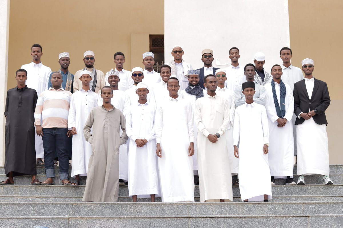 HormuudUni's tweet image. لقطات من يوم مناقشة مشاريع التخرج لطلبة كلية الشريعة والقيادة بجامعة هرمود.
#كليةالشريعةوالقياده
#جامعةهرمود