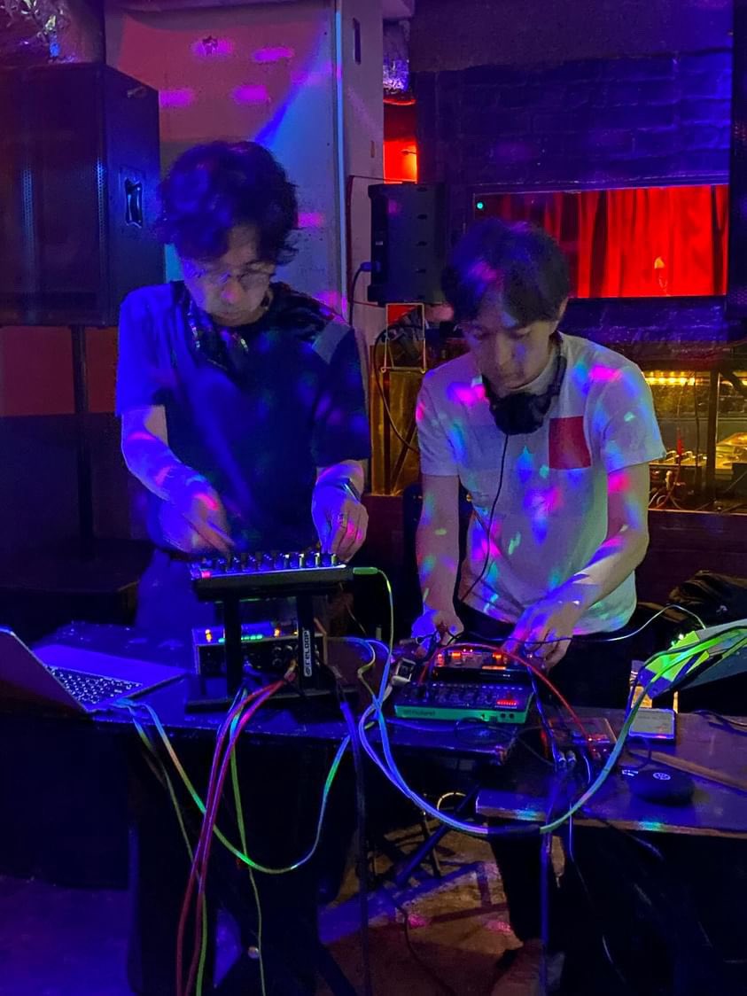 8/2(土)TECHNO LOVERS
出演者紹介

【linkabel&amp;chigira】

linkabel &amp; chigira（リンカベルアンドチギラ）：2014年ユニット結成、昨年11月に結成10周年を迎えた。2025年2月20日に最新シングル『Lost Numbers』リリース（tr.ee/duXGpKj1uy）。略称は「チギベル」。