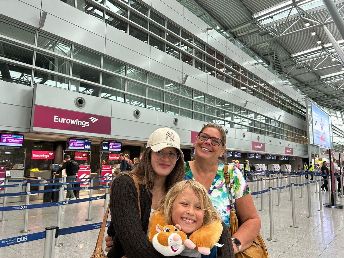 De vakantie tijd is aangebroken maar voordat we kunnen relaxen moeten de reisdocumenten in orde zijn.
Ben u gescheiden ouder vergeet dan niet het toestemmingsformulier in te vullen
Het formulier is te vinden op onderstaande link:
government.nl/documents/form…