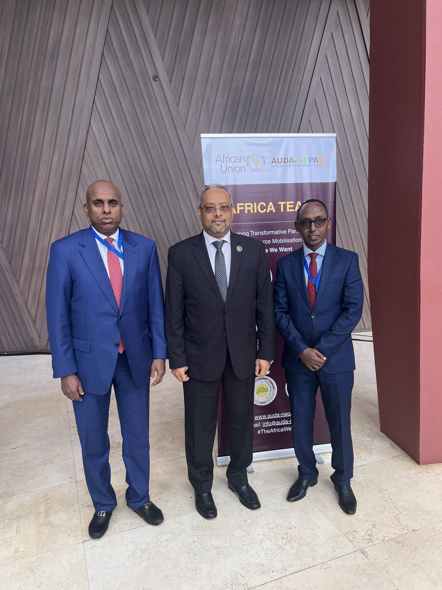 Ibrahim M. Farah (@ibramedf) on Twitter photo Ă lâoccasion de la rĂ©union de coordination de mi-annĂ©e de lâUnion Africaine, tenue du 09 au 13 juillet 2025 Ă Malabo, en GuinĂ©e Ă©quatoriale, jâai eu lâhonneur de rencontrer SEM Abdoulkader Houssein Omar, MAECI et Porte Parole du Gouvernement <a href="/Ouldkhady/">Amb Abdoulkader H. Omar</a> ainsi que notre Ambassadeur Ă lâoccasion de la rĂ©union de coordination de mi-annĂ©e de lâUnion Africaine, tenue du 09 au 13 juillet 2025 Ă Malabo, en GuinĂ©e Ă©quatoriale, jâai eu lâhonneur de rencontrer SEM Abdoulkader Houssein Omar, MAECI et Porte Parole du Gouvernement <a href="/Ouldkhady/">Amb Abdoulkader H. Omar</a> ainsi que notre Ambassadeur