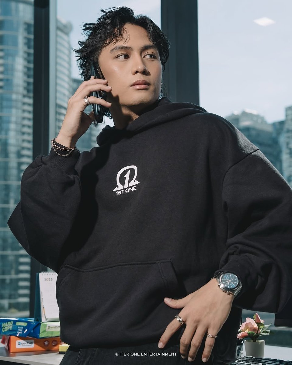 JNANASPLITOFC's tweet photo. When P-pop meets power—1st One x Tier One merch is finally here. Cop yours now! 🤩

🔗: https://t.co/k5BQMhv8OL

@1stoneOfficial #1stOne #1stOne_J https://t.co/sSU7JhgXFj