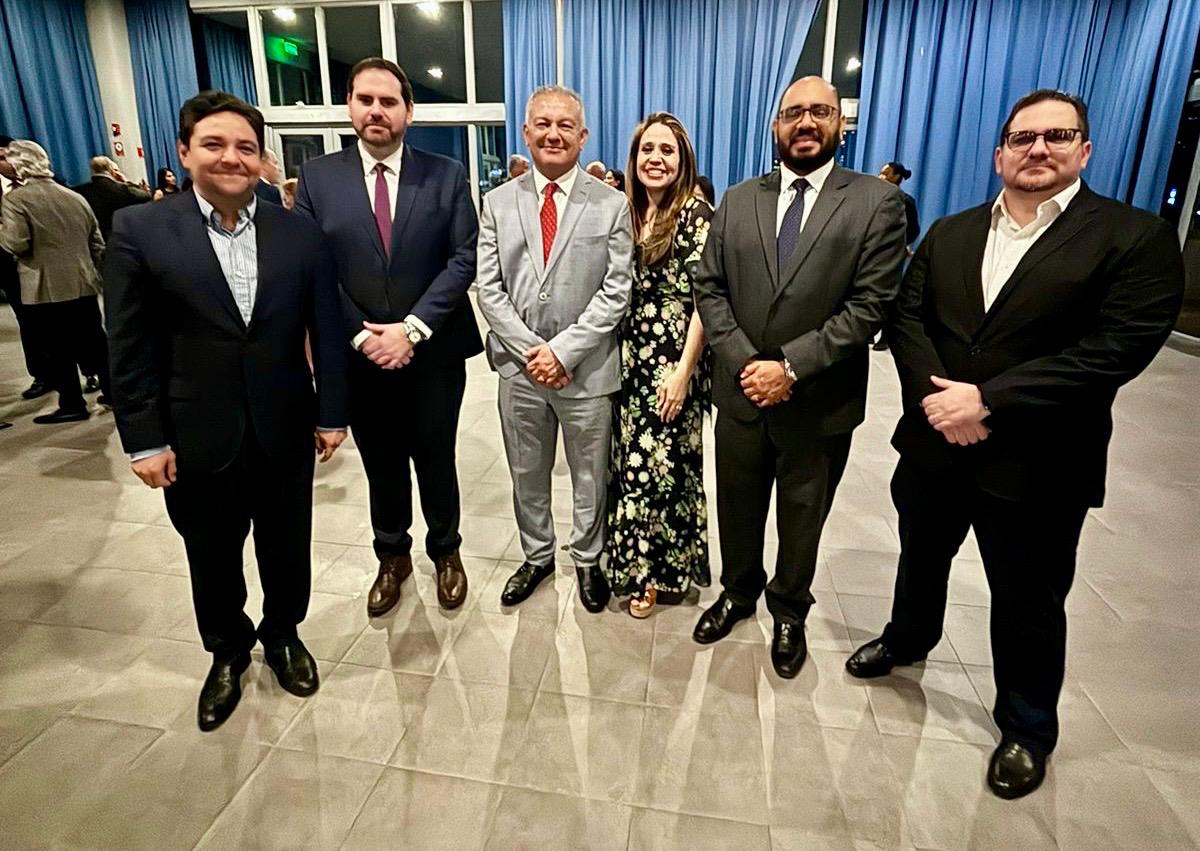 JORGE BARAKAT PITTY (@jorge_barakat) on Twitter photo ¡Felicitaciones por los 25 años de @SeatradePanama!
Una publicación que ha sido pilar del pensamiento marítimo en Panamá y la región.
Gracias Michelle por tu liderazgo incansable.
<a href="/MPolicyBureau/">Maritime Policy Bureau</a> orgullosos de ser parte de este viaje. ¡Felicitaciones por los 25 años de @SeatradePanama!
Una publicación que ha sido pilar del pensamiento marítimo en Panamá y la región.
Gracias Michelle por tu liderazgo incansable.
<a href="/MPolicyBureau/">Maritime Policy Bureau</a> orgullosos de ser parte de este viaje.