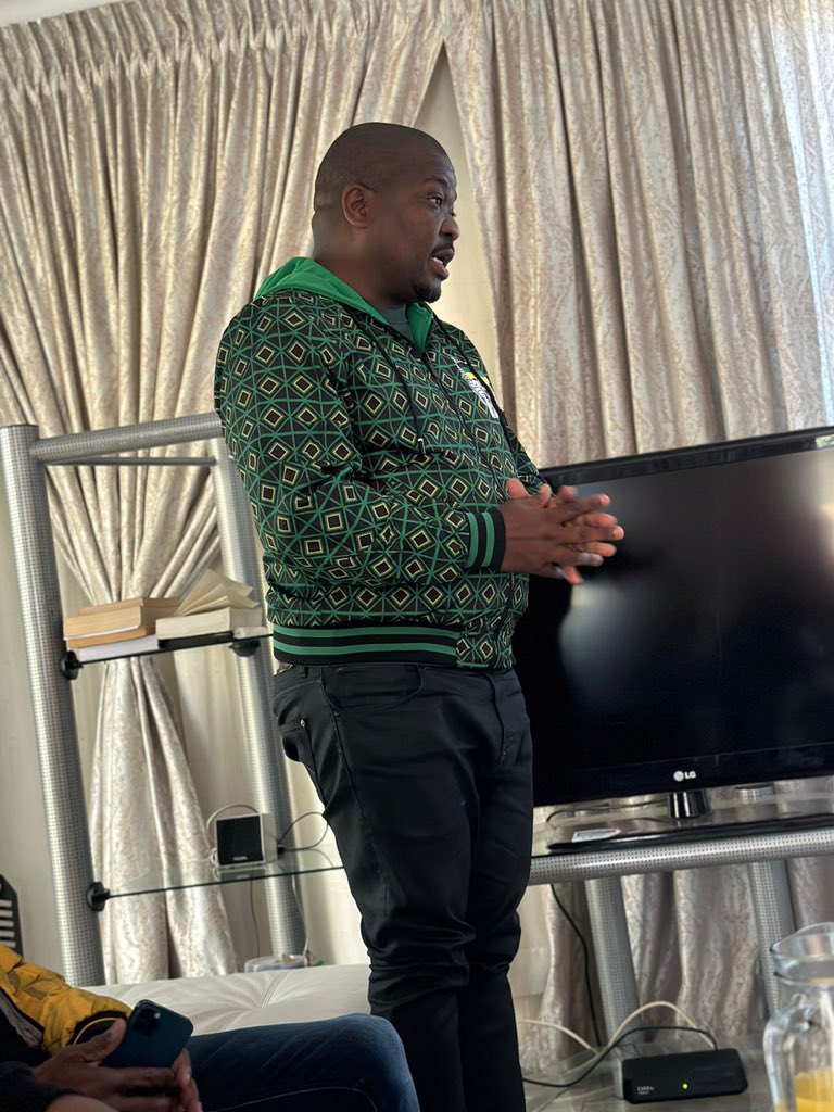 nkosindiphile_x's tweet image. Today, alongside the ANC leadership in Amon Ngulele Zone, we paid a visit to the residence of the late Cde Tholithemba Ngwenya, a devoted revolutionary youth activist. We are deeply saddened by the loss of this young and promising activist.