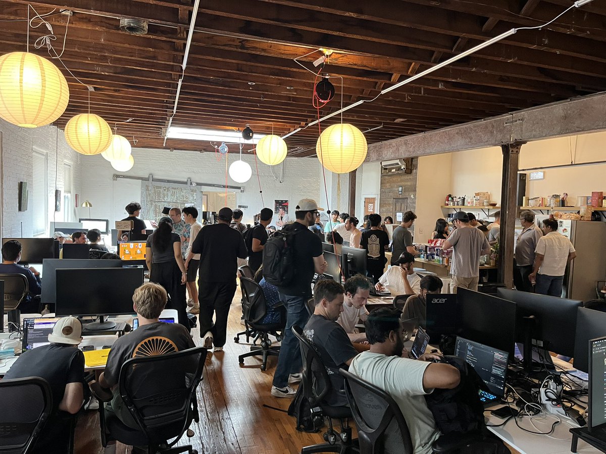 flowglad's tweet image. Our first ever hackathon has liftoff 🚀🚀