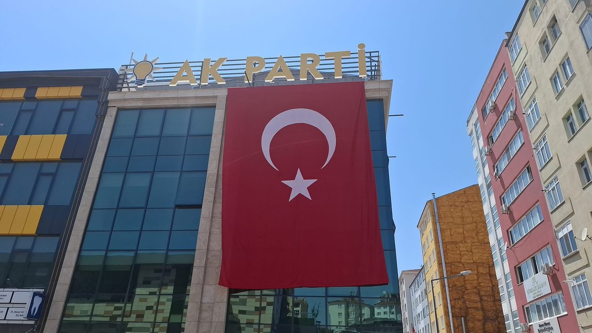 📍 Tarihi Bir Dönüm Noktasındayız!

Cumhurbaşkanımız ve Genel Başkanımız Sayın Recep Tayyip Erdoğan’ın liderliğinde, milletçe tarihi bir dönüm noktasına hep birlikte şahitlik ediyoruz.

Sayın Cumhurbaşkanımızın ifade ettiği gibi, “41 yıllık parantez kapanmaktadır.” Bu ifade,