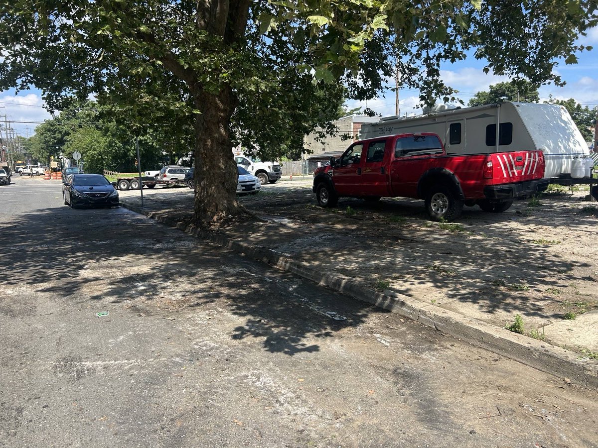 PhilaSanitation's tweet image. Crews have been attacking cleaning piles since returning to work. Here are 700 E Clearfield St and Gratz and Cecil B Moore.